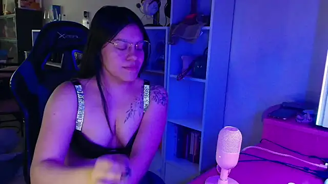 Snapshot of DirtyDi97 chatting on February 23, 3:31 pm DirtyDi97 online show from February 23, 3:31 pm