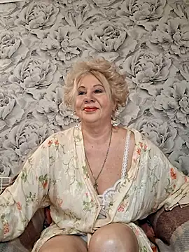 Snapshot of PALETT chatting on February 28, 4:10 am PALETT online show from February 28, 4:10 am