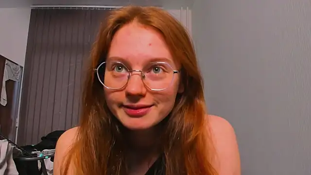 Snapshot of Fire_Luna chatting on December 6, 9:32 am Fire Luna online show from December 6, 9:32 am