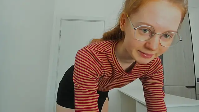 Snapshot of Fire_Luna chatting on February 20, 9:11 am Fire Luna online show from February 20, 9:11 am