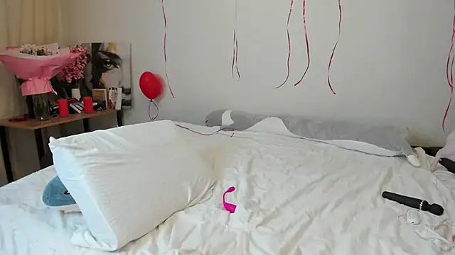 Snapshot of Shadow_Dance chatting on February 21, 7:43 pm Shadow Dance online show from February 21, 7:43 pm