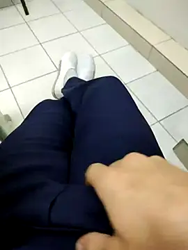 Snapshot of gatmoreno1 chatting on October 6, 4:59 pm gatmoreno1 online show from October 6, 4:59 pm