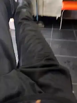 Snapshot of Juliano69xv chatting on October 27, 6:12 pm Juliano69xv online show from October 27, 6:12 pm