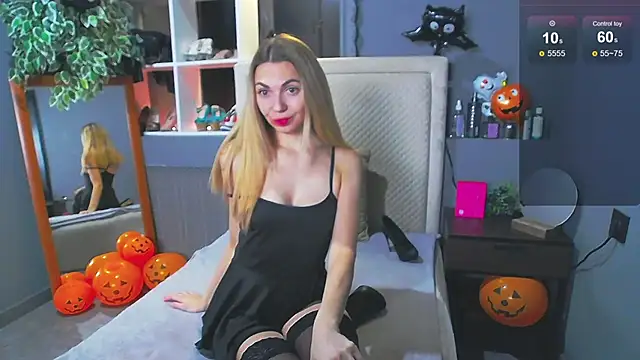 Snapshot of KiraNikson chatting on November 3, 1:19 am KiraNikson online show from November 3, 1:19 am