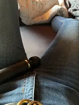 Snapshot of Ana-05 chatting on February 17, 4:04 pm Ana-05 online show from February 17, 4:04 pm