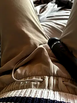 Snapshot of Ana-05 chatting on October 12, 10:36 am Ana-05 online show from October 12, 10:36 am