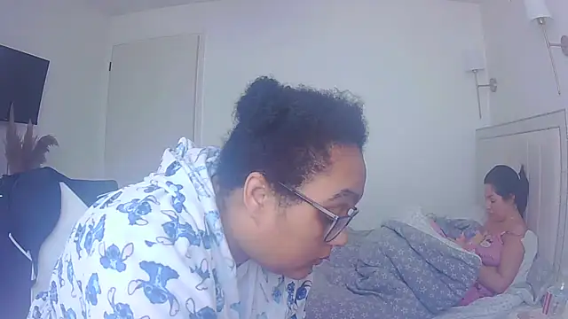 vanilla chocolate23 online show from April 7, 9:32 am