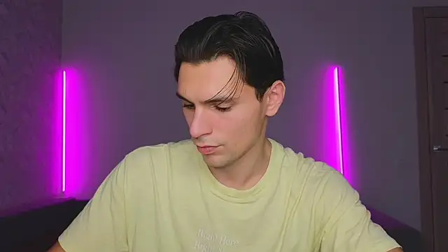 denlover1 online show from February 18, 1:29 pm