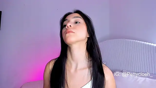 Snapshot of PettyCloeh chatting on February 3, 8:24 pm PettyCloeh online show from February 3, 8:24 pm