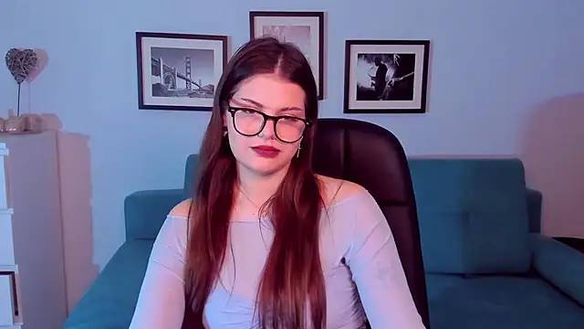 Snapshot of AdeliaKiss chatting on February 5, 4:58 pm AdeliaKiss online show from February 5, 4:58 pm