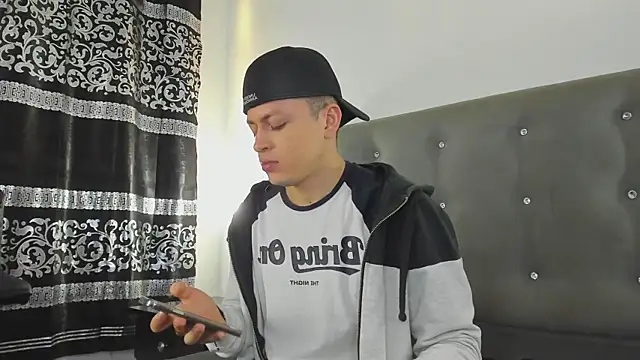 Snapshot of Angel_Cuervo chatting on December 28, 12:56 pm Angel Cuervo online show from December 28, 12:56 pm