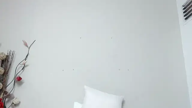 Nicol Love0 online show from January 31, 9:59 pm