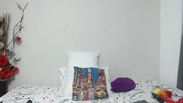 Nicol Love0 online show from February 5, 12:53 am