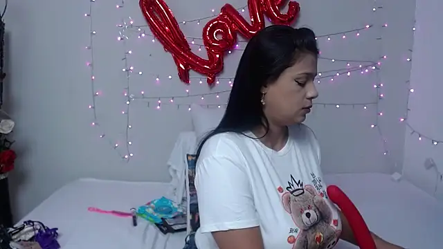 Nicol Love0 online show from February 22, 12:19 pm