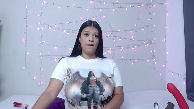 Nicol Love0 online show from March 10, 10:48 am