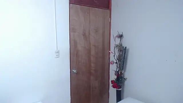 Nicol Love0 online show from March 19, 5:17 pm