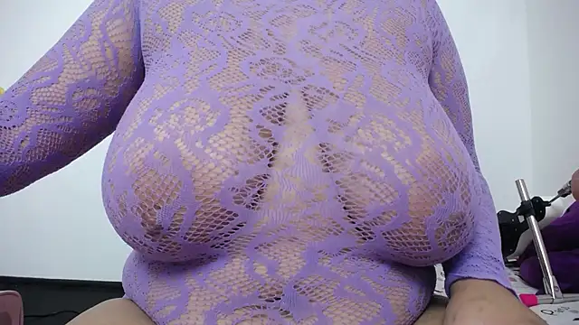 Nicol Love0 online show from October 7, 11:40 am