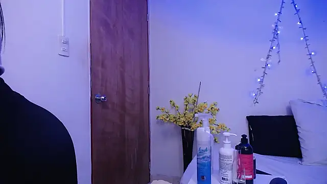 Nicol Love0 online show from February 4, 12:33 pm