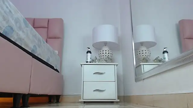 Zoe Vixen online show from December 19, 3:52 pm