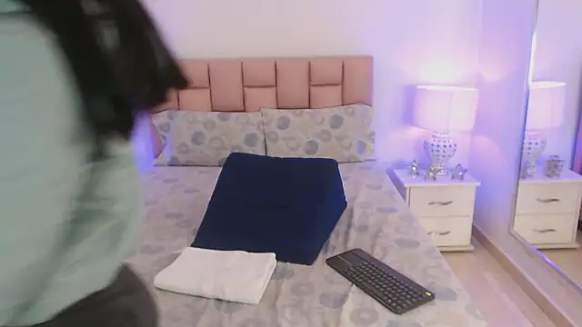 Zoe Vixen online show from January 4, 12:05 pm