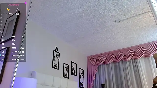 Zoe Vixen online show from February 14, 8:15 pm