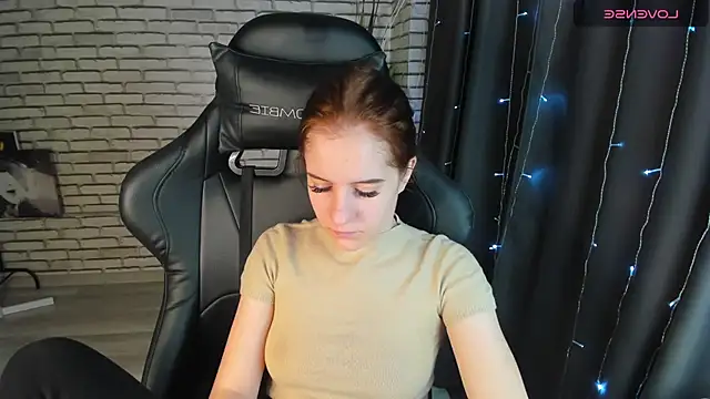 Snapshot of Tonya_Gray chatting on December 28, 4:19 am Tonya Gray online show from December 28, 4:19 am