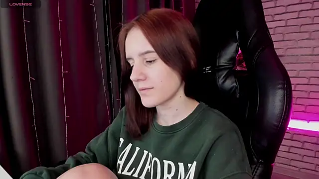 Snapshot of Tonya_Gray chatting on February 19, 9:36 pm Tonya Gray online show from February 19, 9:36 pm