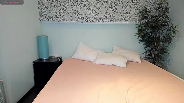 Snapshot of Miss_you_kiss chatting on December 13, 8:20 am Miss you kiss online show from December 13, 8:20 am