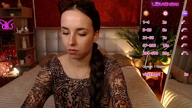 AuroraAksnesss online show from March 12, 5:38 pm