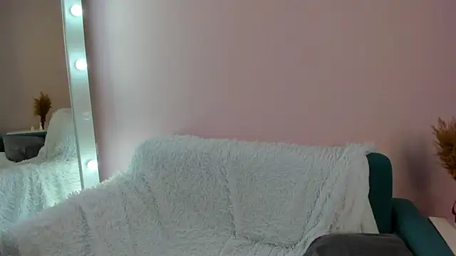 Linablueeyed online show from January 22, 9:57 am