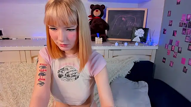 Linablueeyed online show from January 31, 9:37 am