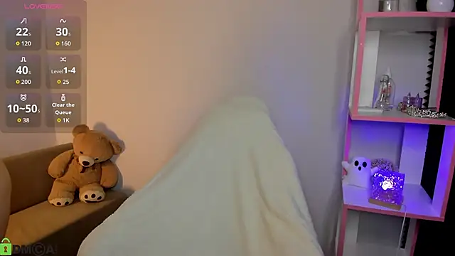 Linablueeyed online show from October 28, 9:24 am