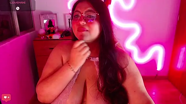 Snapshot of Rebeca_charme21 chatting on December 27, 6:24 am Rebeca charme21 online show from December 27, 6:24 am