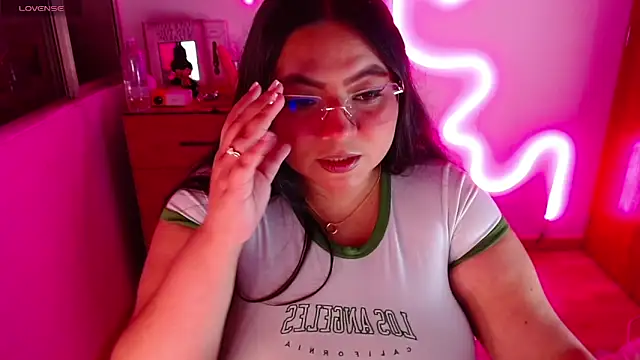 Snapshot of Rebeca_charme21 chatting on February 2, 2:38 am Rebeca charme21 online show from February 2, 2:38 am