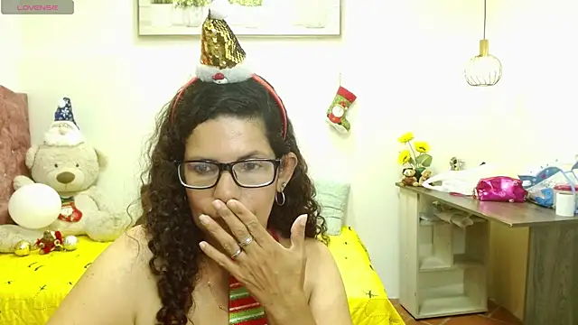 Snapshot of sila_bolum chatting on December 11, 9:45 pm sila bolum online show from December 11, 9:45 pm