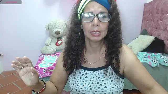 Snapshot of sila_bolum chatting on February 15, 11:03 pm sila bolum online show from February 15, 11:03 pm