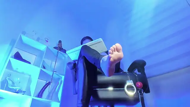 charlotte joliedart online show from November 13, 10:30 pm