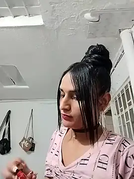 Snapshot of Pussycat_9999 chatting on December 24, 1:17 pm Pussycat 9999 online show from December 24, 1:17 pm