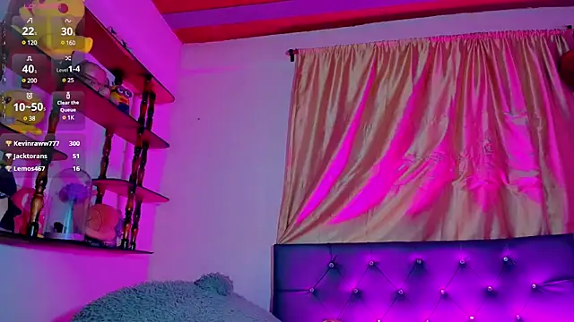 Snapshot of pinkscreens chatting on February 10, 2:30 am pinkscreens online show from February 10, 2:30 am