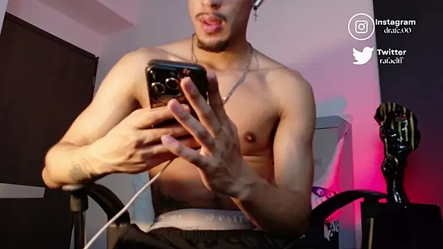 Snapshot of rafael_stone chatting on October 22, 2:23 am rafael stone online show from October 22, 2:23 am