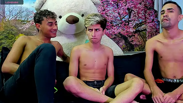 StrawwBoys online show from March 21, 7:46 pm