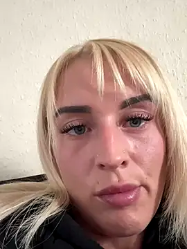 Snapshot of Barbie_26 chatting on December 5, 10:33 am Barbie 26 online show from December 5, 10:33 am