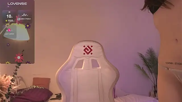 Snapshot of tender_babyy chatting on December 17, 10:21 am tender babyy online show from December 17, 10:21 am