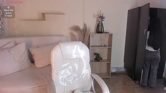 Amy Kiitty  online show from February 4, 2:28 am