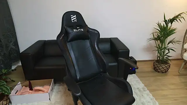 AmazingCurvy online show from March 2, 10:38 pm