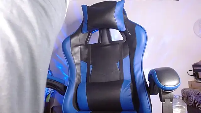 Snapshot of SexyBoy-Bigclit chatting on November 16, 1:39 pm SexyBoy-Bigclit online show from November 16, 1:39 pm