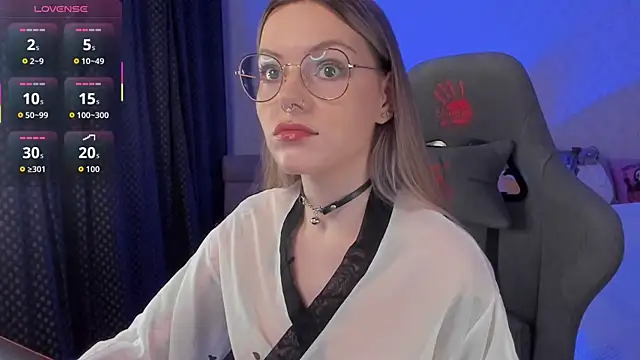 Marta May  online show from November 9, 9:40 am