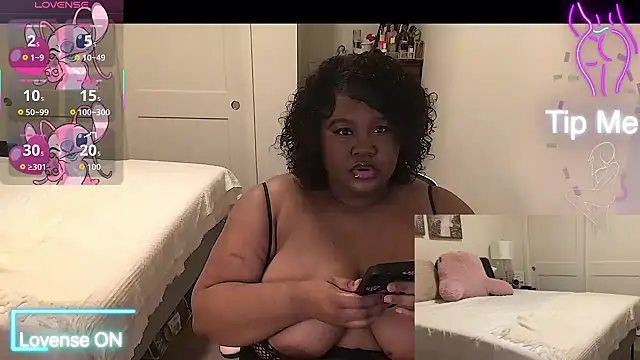 Snapshot of explosivekitty69 chatting on September 12, 3:28 am explosivekitty69 online show from September 12, 3:28 am