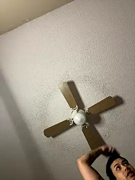 Snapshot of gamingcouple420 chatting on November 10, 9:14 pm gamingcouple420 online show from November 10, 9:14 pm