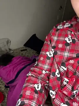 Snapshot of gamingcouple420 chatting on December 22, 11:57 pm gamingcouple420 online show from December 22, 11:57 pm